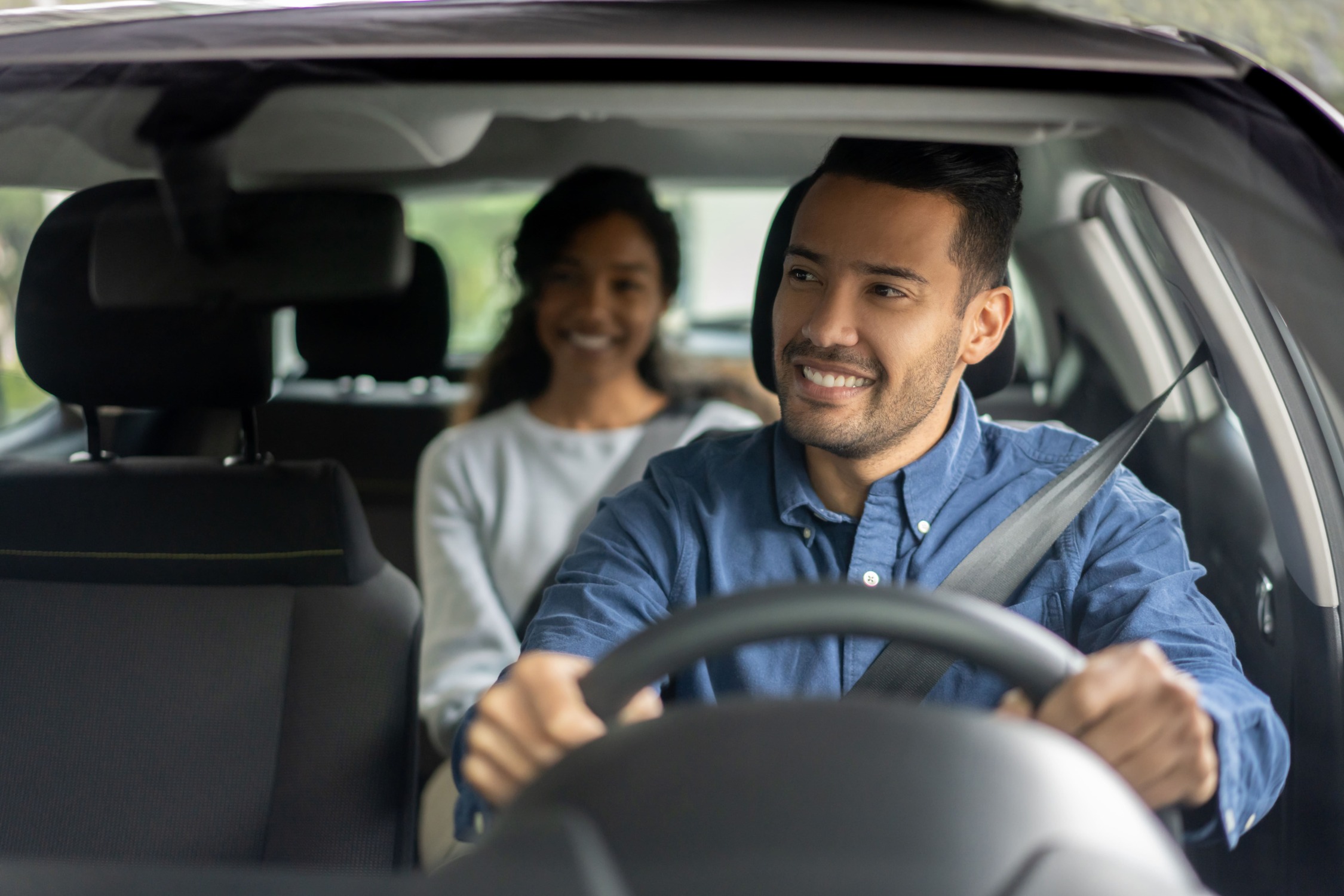 chauffeur VTC en train de conduire